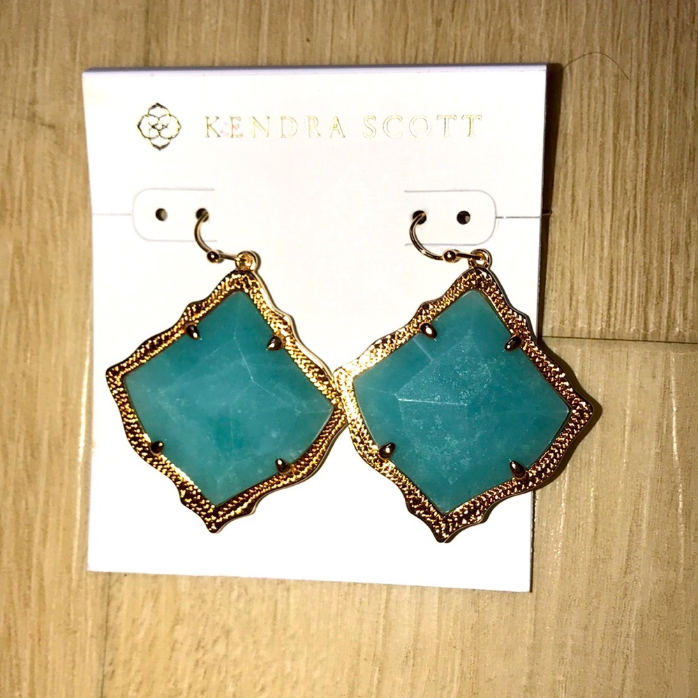 🎉🎉🎉 KENDRA SCOTT EARRINGS 🎉🎉🎉